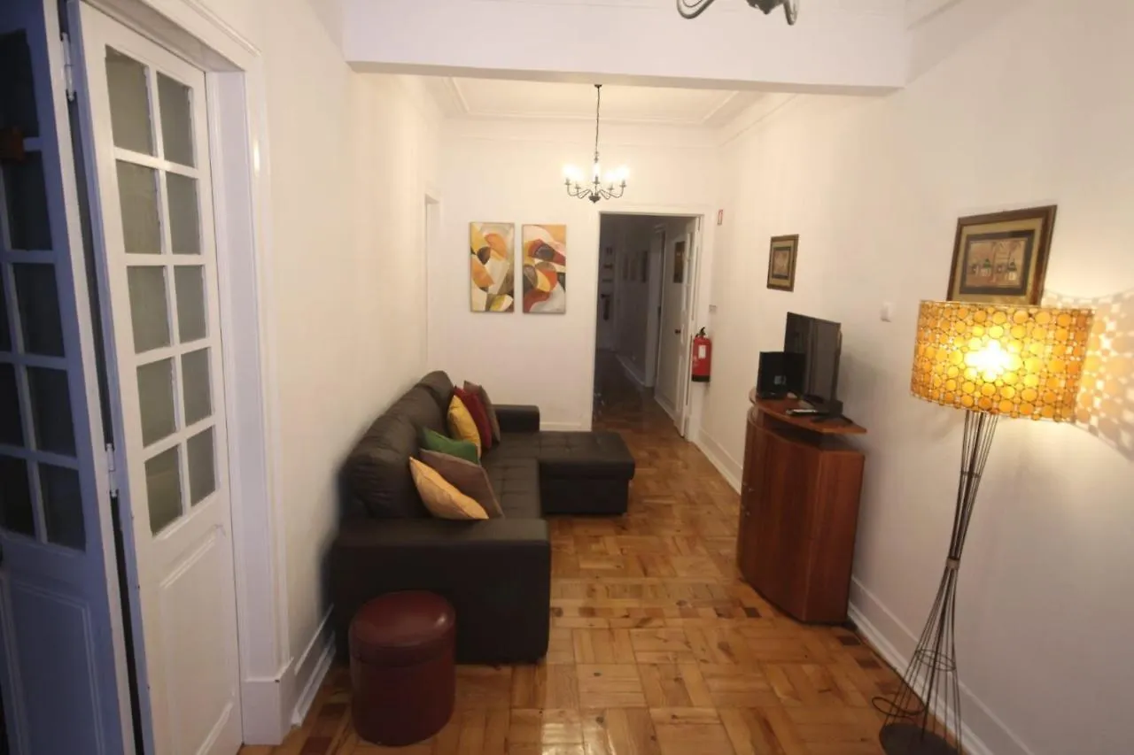 Ocean M1 R4 - Large Double Room With Shared Bathroom In City Center Лиссабон Гостевой дом