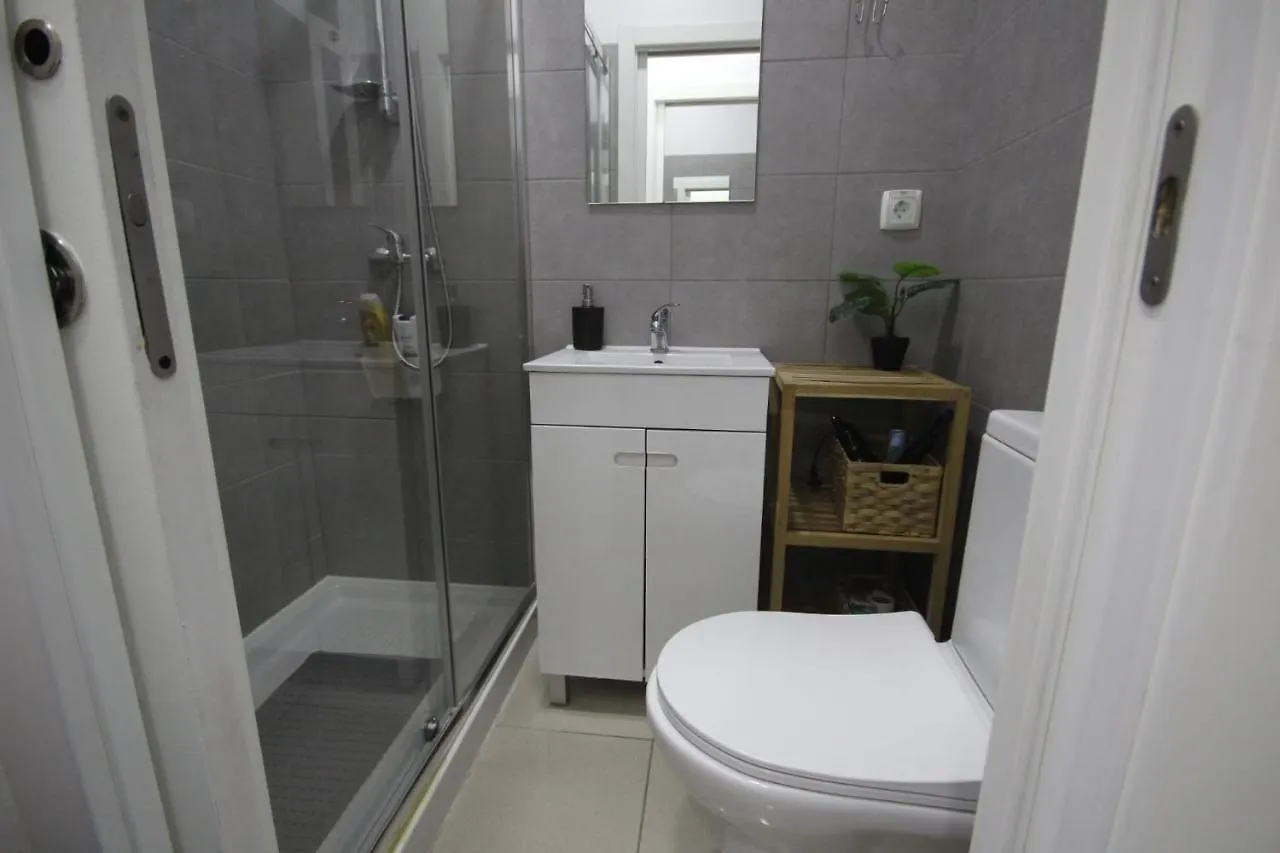 Ocean M1 R4 - Large Double Room With Shared Bathroom In City Center Лиссабон 0*,  Португалия