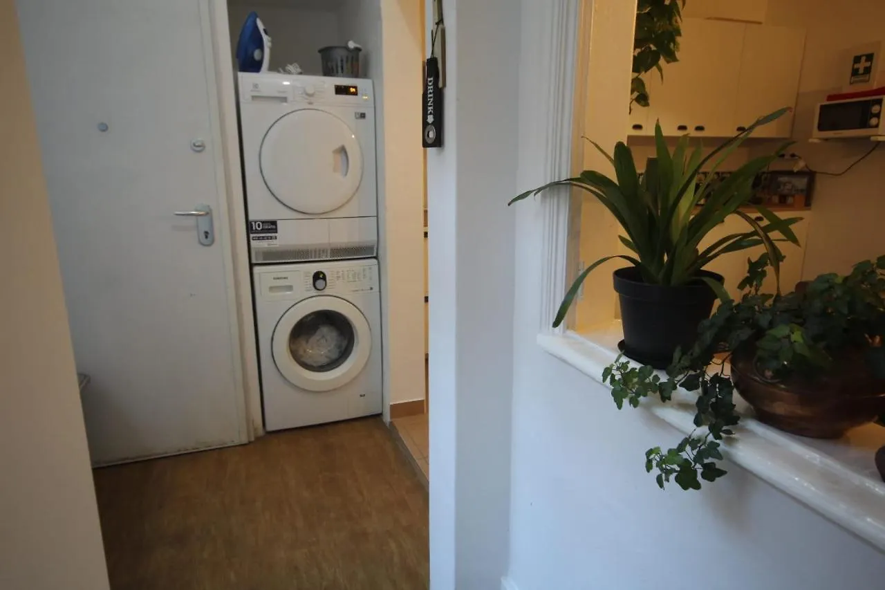Ocean M1 R4 - Large Double Room With Shared Bathroom In City Center Lizbona 0*,